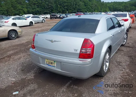 2005 Chrysler 300C z USA, uszkodzony, nr VIN 2C3AA63H75H171258